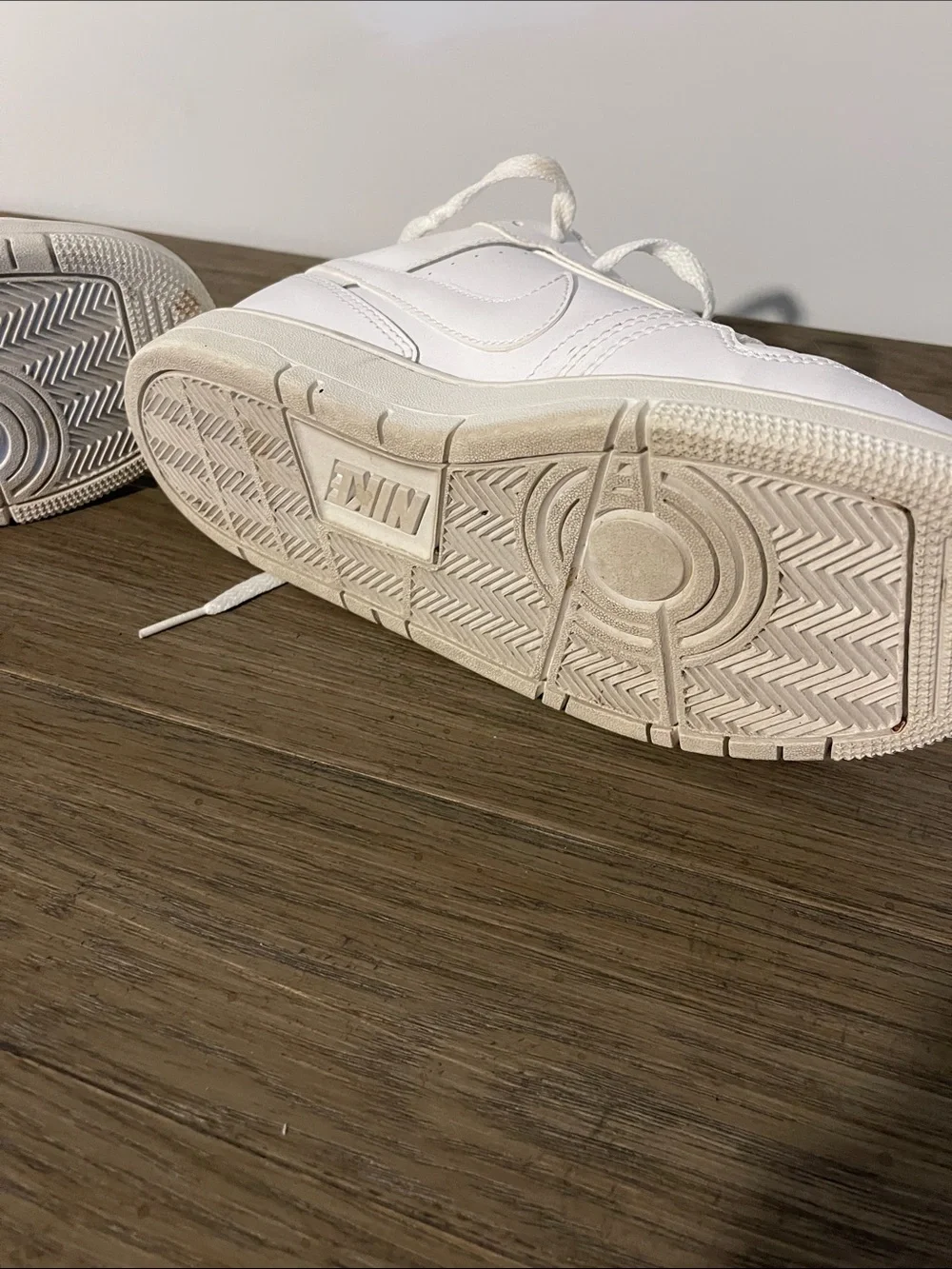 Nike Youth Size 6Y White Low-Top Leather Sneakers